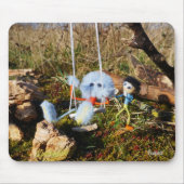 Fubby monster op de schommel. muismat (Voorkant)