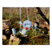 Fubby monster op de schommel. perfect poster (Voorkant)