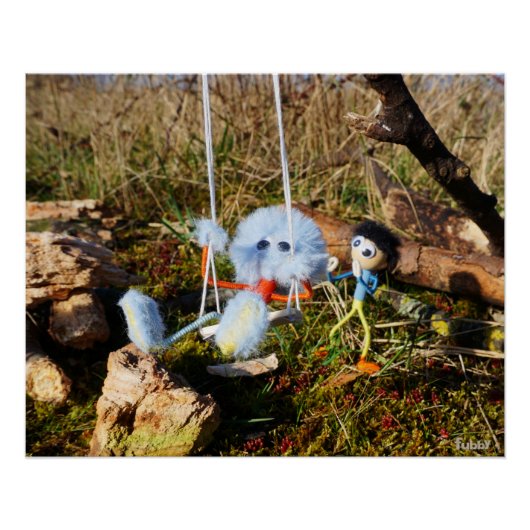 Fubby monster op de schommel. perfect poster (Voorkant)