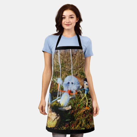 Fubby monster op de schommel. schort (Gedragen)