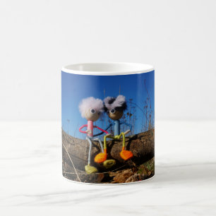 Fubby paartje dat romantisch verliefd zitten. koffiemok