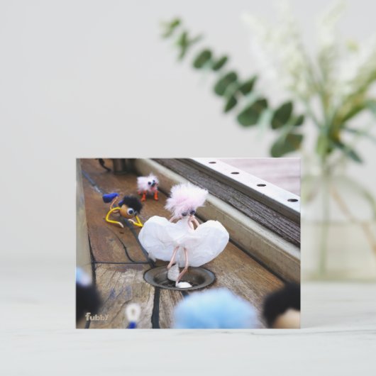 Fubby poppetje als Marilyn Monroe verkleed. Briefkaart (Staand voorkant)