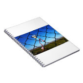 Fubby poppetje dat in het hek omhoog klimt. notitieboek (Rechterzijde)