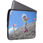 Fubby poppetje die aan het skiën is. laptop sleeve (Voorkant Rechts)