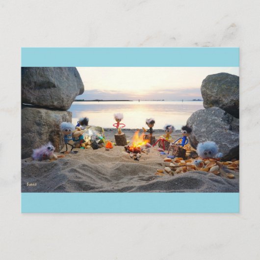 Fubby Poppetjes bij kampvuur pistach nootjes eten. Briefkaart (Voorkant)