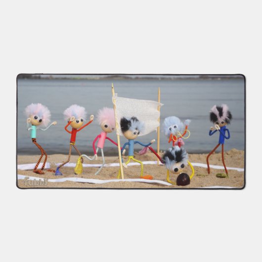 Fubby poppetjes die beach volleybal spelen. bureaumat (Voorkant)