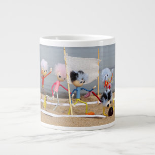 Fubby poppetjes die beach volleybal spelen.. grote koffiekop