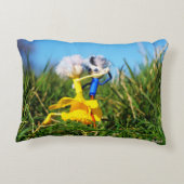 Fubby poppetjes die dansen met Narcissenjurk. Accent Kussen (Achterkant)