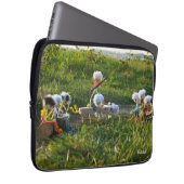 Fubby poppetjes die goocheltruc uitvoeren laptop sleeve (Voorkant Rechts)