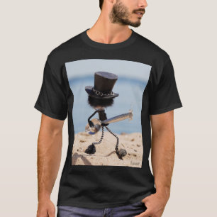 Fubby rock gitarist met hoed op het strand. t-shirt