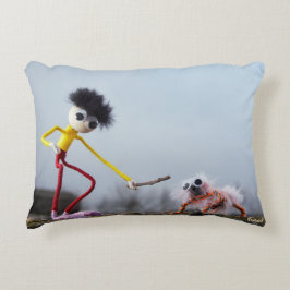 Fubby speelt buiten met dier. accent kussen