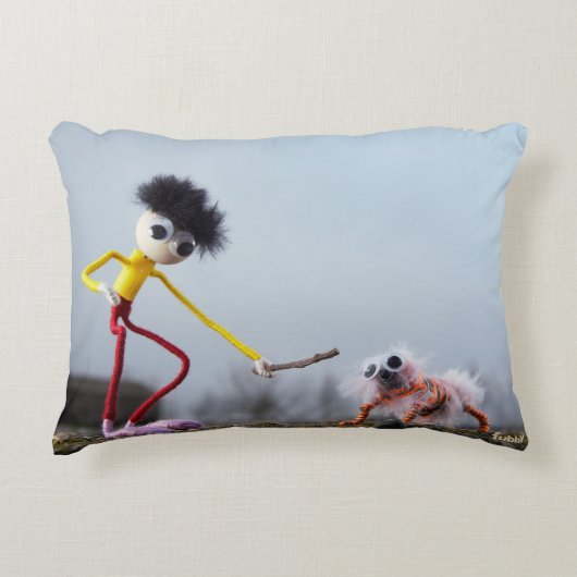 Fubby speelt buiten met dier. accent kussen (Voorkant)