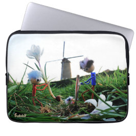 Fubby's bij een molen planten een krokus bol. laptop sleeve