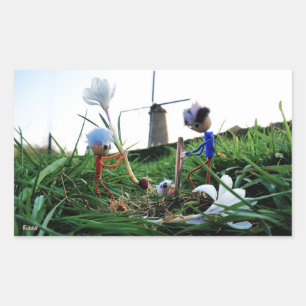 Fubby's bij een molen planten een krokus bol. rechthoekige sticker