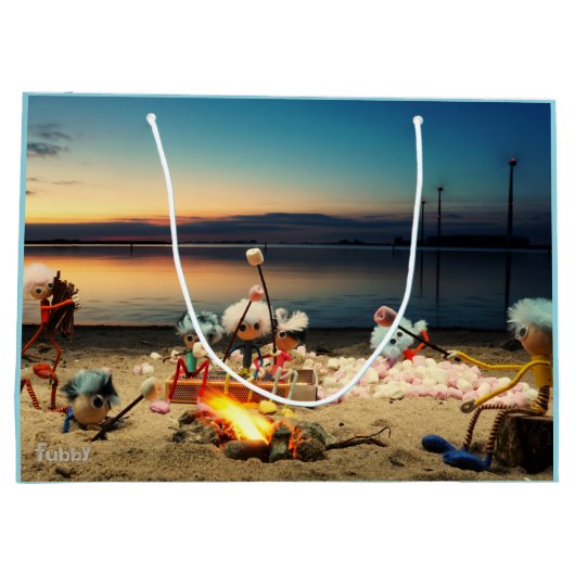 Fubby's bij kampvuur met marchmello's. groot cadeauzakje (Achterkant)