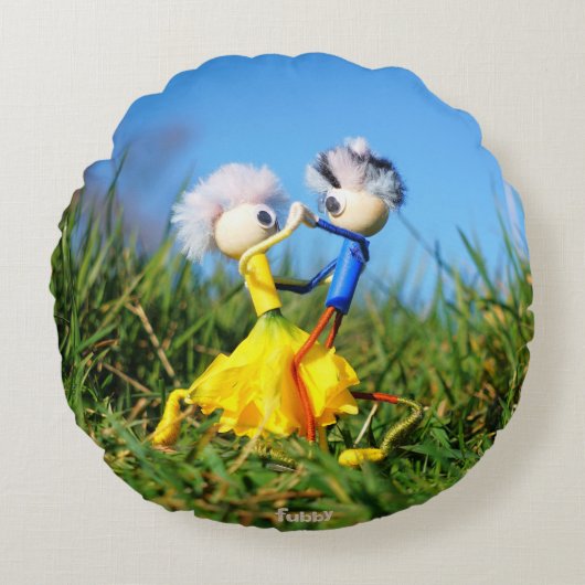 Fubby's die dansen in een narcissen jurk. rond kussen (Voorkant)