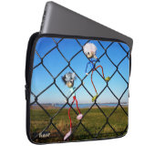 Fubby's die een hek beklimmen. laptop sleeve (Voorkant Rechts)