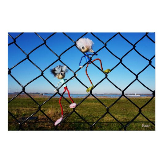 Fubby's die een hek beklimmen. perfect poster (Voorkant)