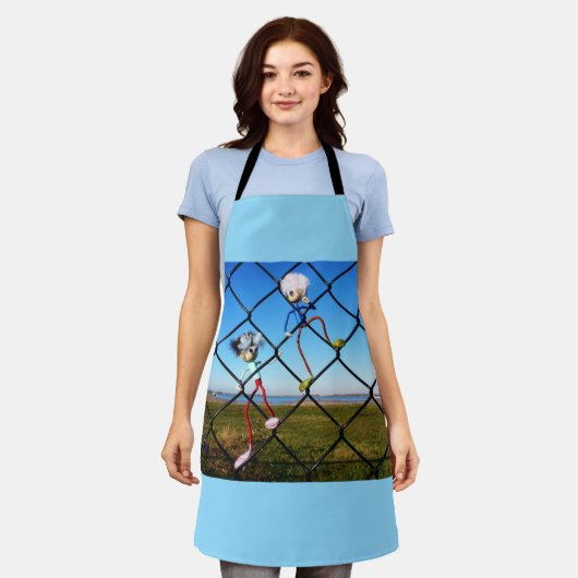 Fubby's die een hek beklimmen. schort (Gedragen)