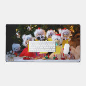 Fubby's die een Kerstkoor vormen voor de Kerstboom Bureaumat (Keyboard & Muis)