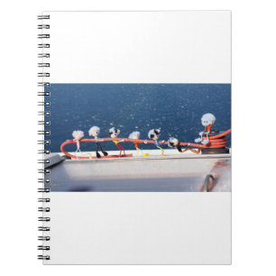 Fubby's die een lijn lieren van een Zeilboot. Notitieboek