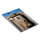 Fubby's die een vogelhuis beklimmen. notitieboek (Rechterzijde)