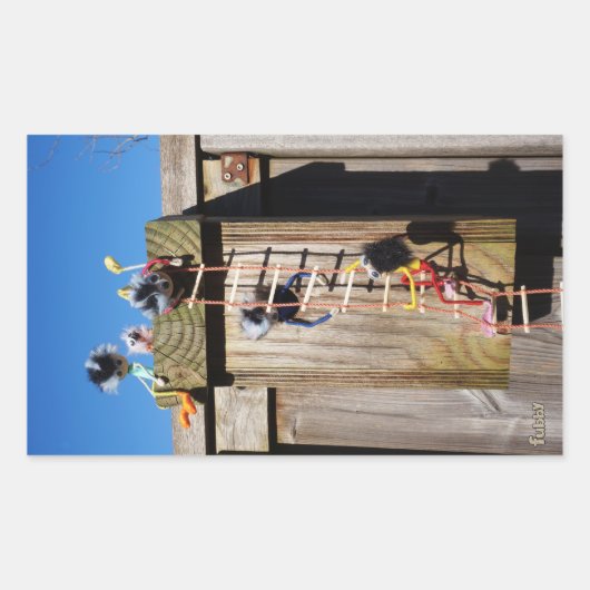 Fubby's die een vogelhuis beklimmen. rechthoekige sticker (Voorkant)