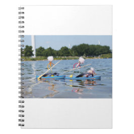 Fubby's die een wedstrijdje Peddelboard doen. Notitieboek