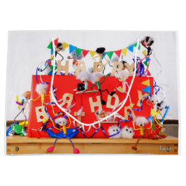 Fubby's die feest vieren voor verjaardag. groot cadeauzakje