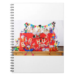 Fubby's die feest vieren voor verjaardag. notitieboek