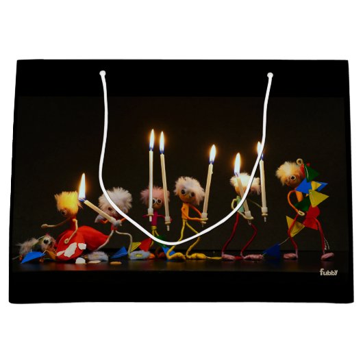 Fubby's die feestelijk met kaarsjes lopen, grappig groot cadeauzakje (Voorkant)