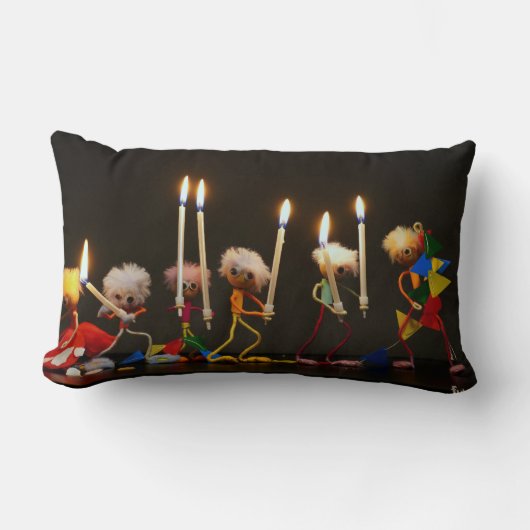 Fubby's die feestelijk met kaarsjes lopen, grappig kussen (Voorkant)