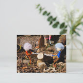 Fubby's die hout zagen. briefkaart (Staand voorkant)