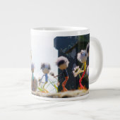 Fubby's die madeliefjes naar een Beer brengen. Grote Koffiekop (Voorkant rechts)