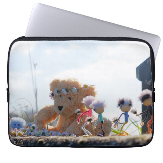 Fubby's die madeliefjes naar een Beer brengen. Laptop Sleeve (Voorkant)