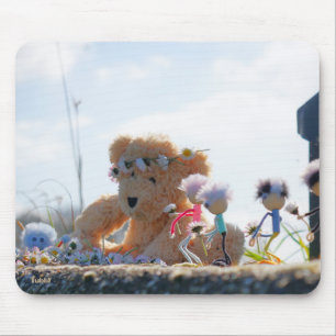 Fubby's die madeliefjes naar een Beer brengen. Muismat