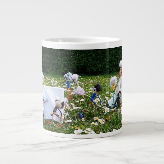 Fubby's die met vakantie kamperen. grote koffiekop (Voorkant)