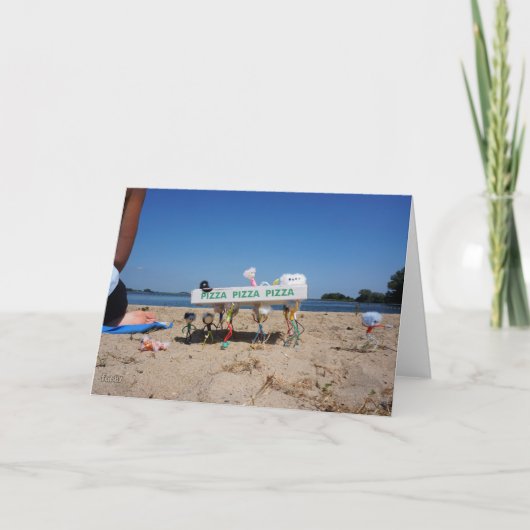 Fubby's die op het strand een pizza stelen. bedankkaart (Voorkant)