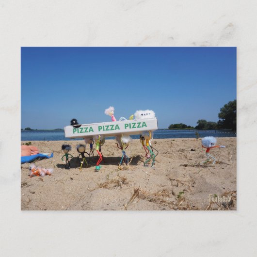 Fubby's die op het strand een pizza stelen. briefkaart (Voorkant)