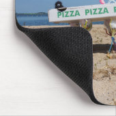 Fubby's die op het strand een pizza stelen. muismat (Hoek)