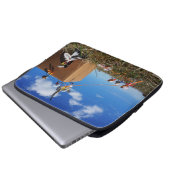 Fubby's die spelen met veren en vliegen. laptop sleeve (Voorkant onderkant)