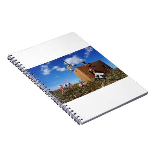 Fubby's die spelen met veren en vliegen. notitieboek (Rechterzijde)