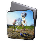 Fubby's in natuur met madeliefjes. laptop sleeve (Voorkant Links)