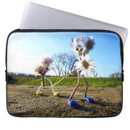 Fubby's in natuur met madeliefjes. laptop sleeve