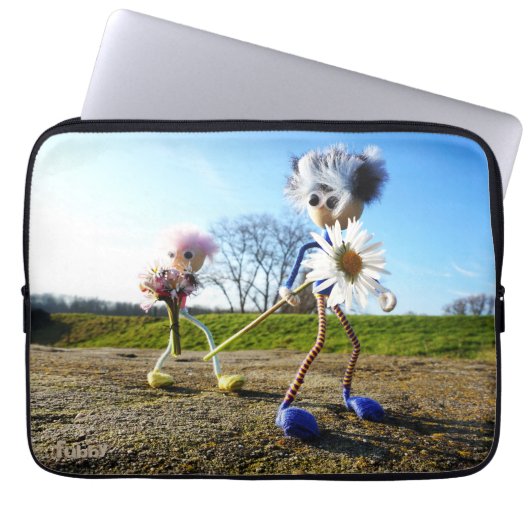 Fubby's in natuur met madeliefjes. laptop sleeve (Voorkant)