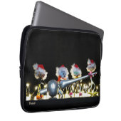 Fubby's met Kerstdecoratie in Kerstsfeer. Laptop Sleeve (Voorkant Rechts)