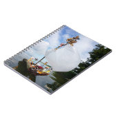 Fubby's op een houten zeilboot promotie milieu. notitieboek (Linkerzijde)