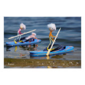 Fubby's op peddelboard dat een teenslipper is. perfect poster (Voorkant)