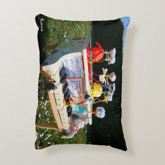 Fubby's op piano die muziek maken en dansen. accent kussen (Achterkant (Verticaal))