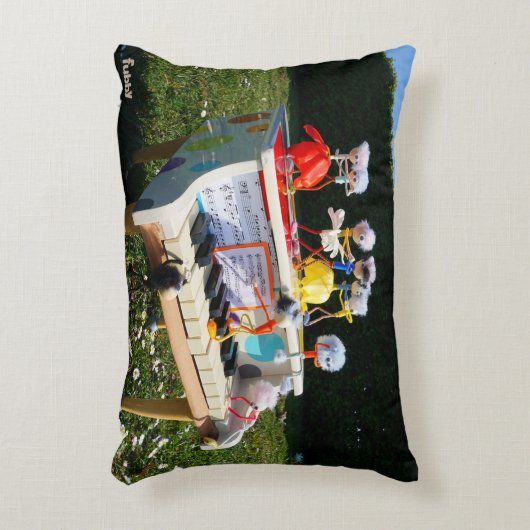 Fubby's op piano die muziek maken en dansen. accent kussen (Voorkant(Verticaal))